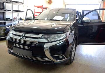 Шумоизоляция дверей, установка акустики и усилителя на Mitsubishi Outlander