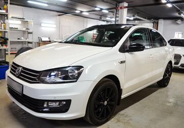 Шумоизоляция Volkswagen Polo Sedan и замена фронтальной акустики